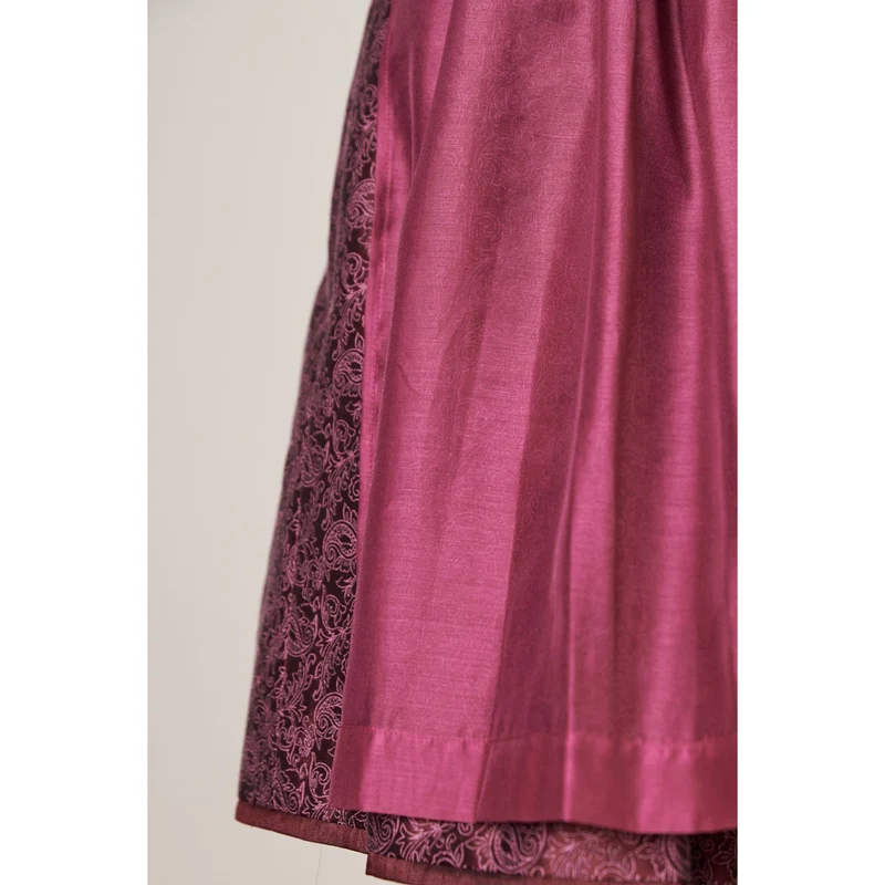 Dirndl in beere