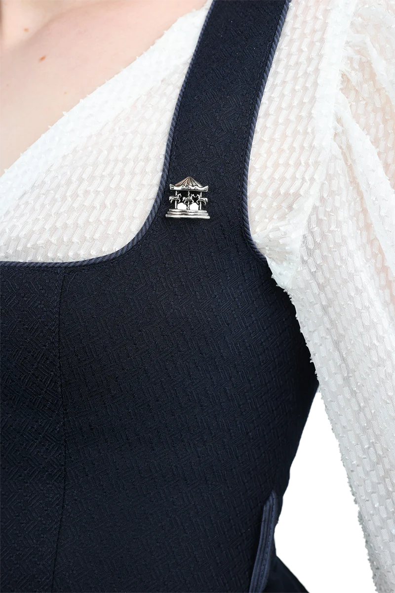 Anstecker Pin in Karussellform - altsilber