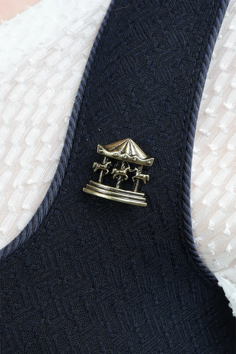 Anstecker Pin in Karussellform - altgold