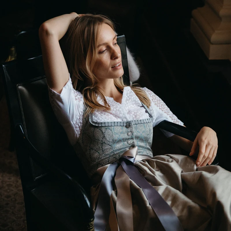 Hochzeitsdirndl Maria silberblau