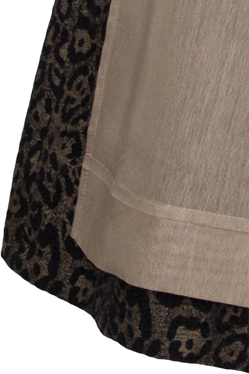 Midi-Dirndl mit Herzausschnitt und Leomuster