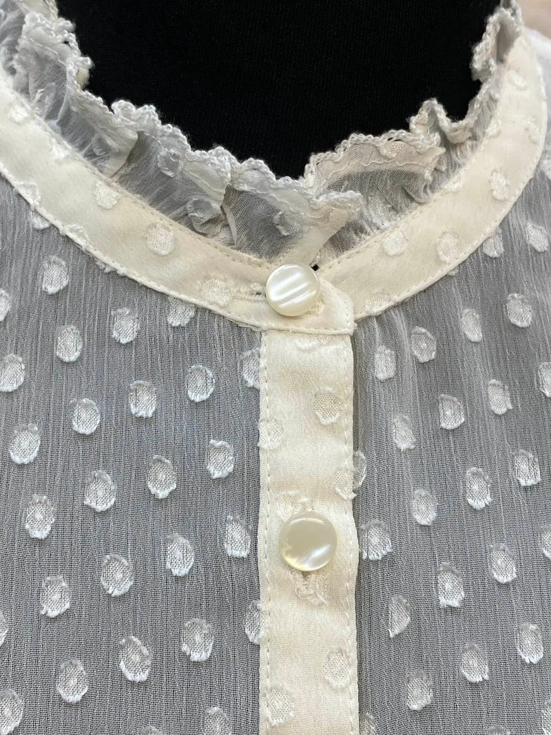 Vintage Bluse Damen creme mit Rüschenkragen & Tupfenstruktur – Größe 36