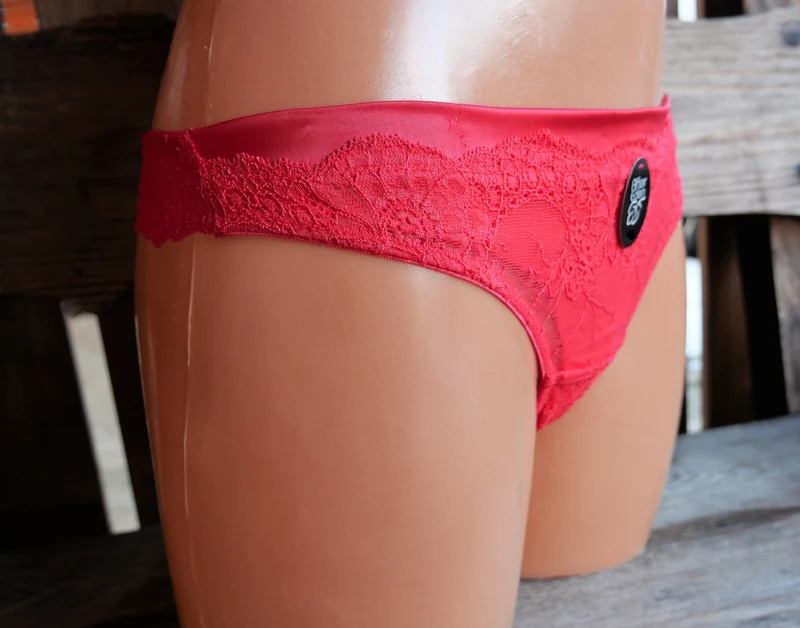 String, After Eden, Spitze, Rot, Satin
