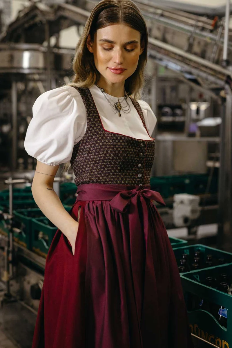 Dirndl Alexandra Rot (lang)