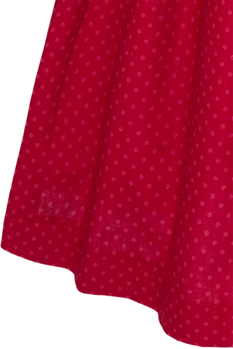 Langes Dirndl mit Leinenmieder und Herzausschnitt