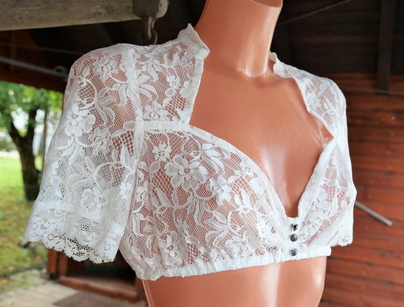 Dirndlbluse CocoVero, Silvie, Stehkragen, V-Ausschnitt, Spitze, ecru