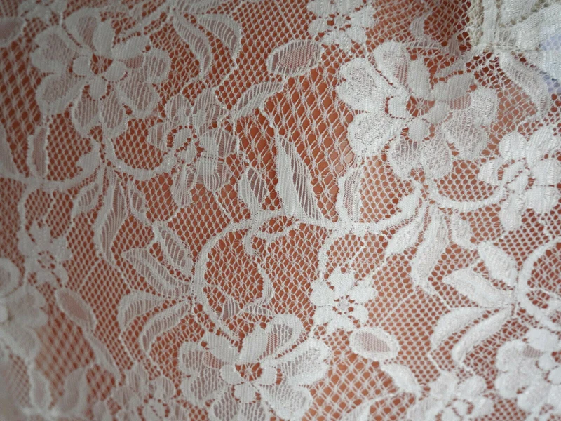 Dirndlbluse CocoVero, Silvie, Stehkragen, V-Ausschnitt, Spitze, ecru