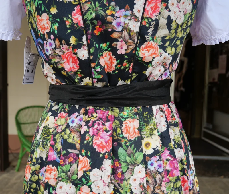 Dirndl Kaiseralm, Sommer, floral, bunt, schwarz, Midi 60 cm