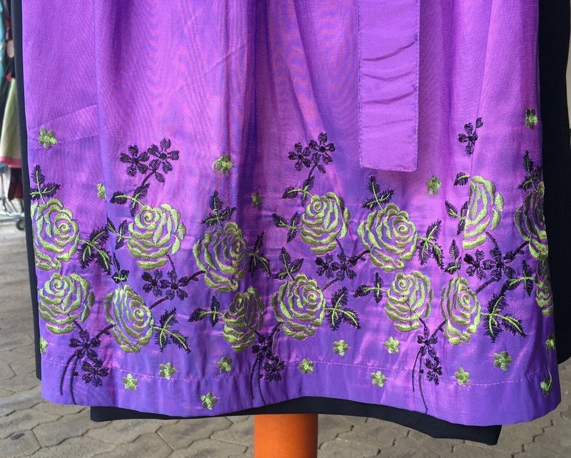 Dirndl Fuchs Trachten, schwarz, lila, Midi 70 cm