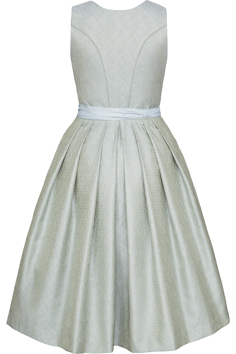 Dirndl in Midilänge mit Herzausschnitt
