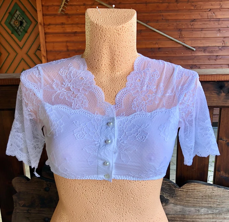 Dirndlbluse Nina von C, Julia, weiß, Spitze, Knöpfe