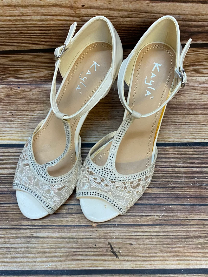 Vintage Damen Sandaletten Creme Spitze Gr. 38 – Elegant & Hochzeit