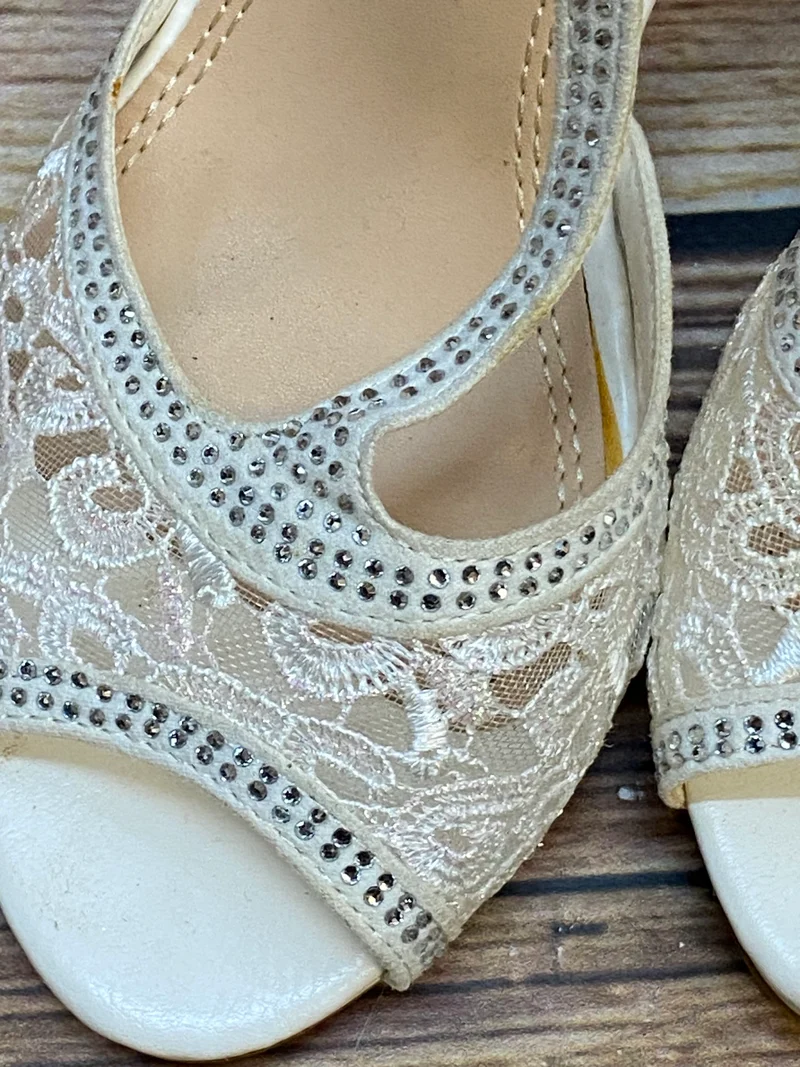 Vintage Damen Sandaletten Creme Spitze Gr. 38 – Elegant & Hochzeit