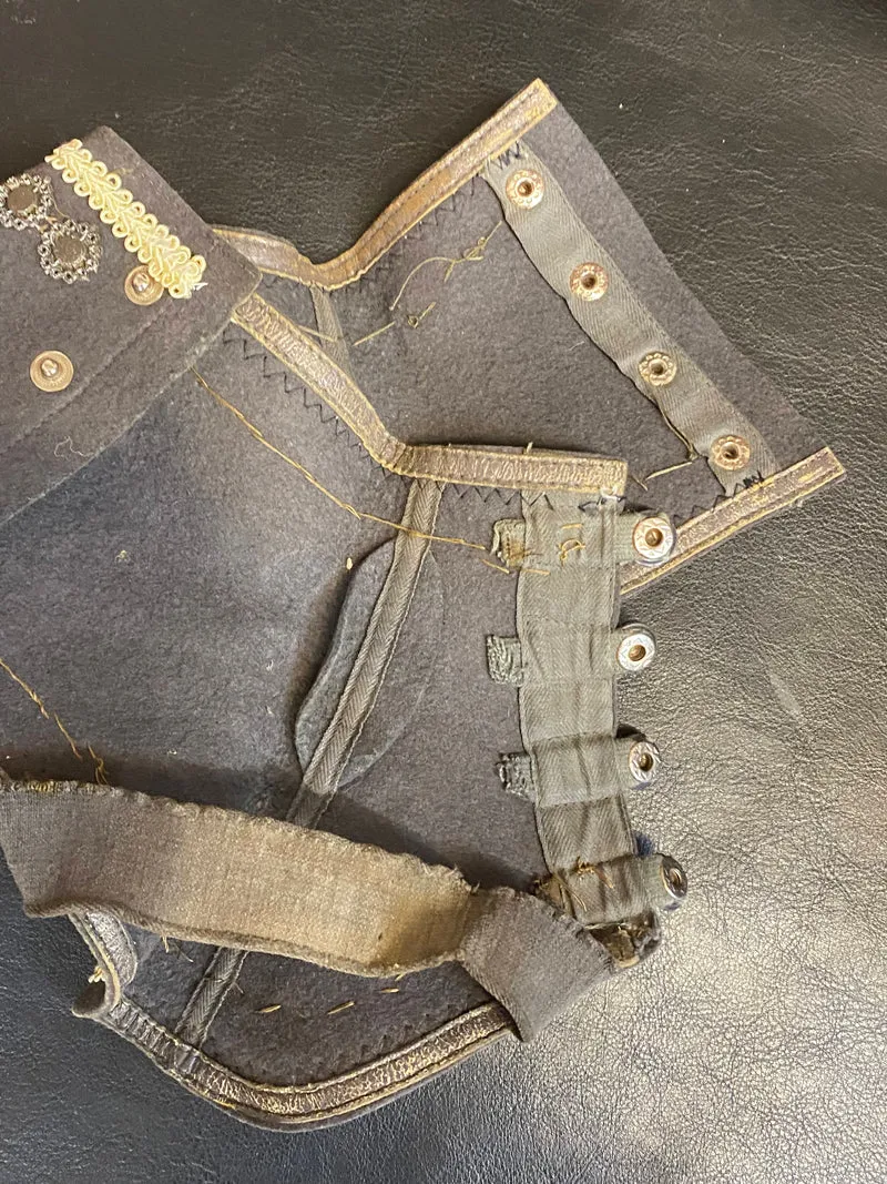 Vintage Steampunk Gamaschen Dunkelgrau – Handveredeltes Unikat