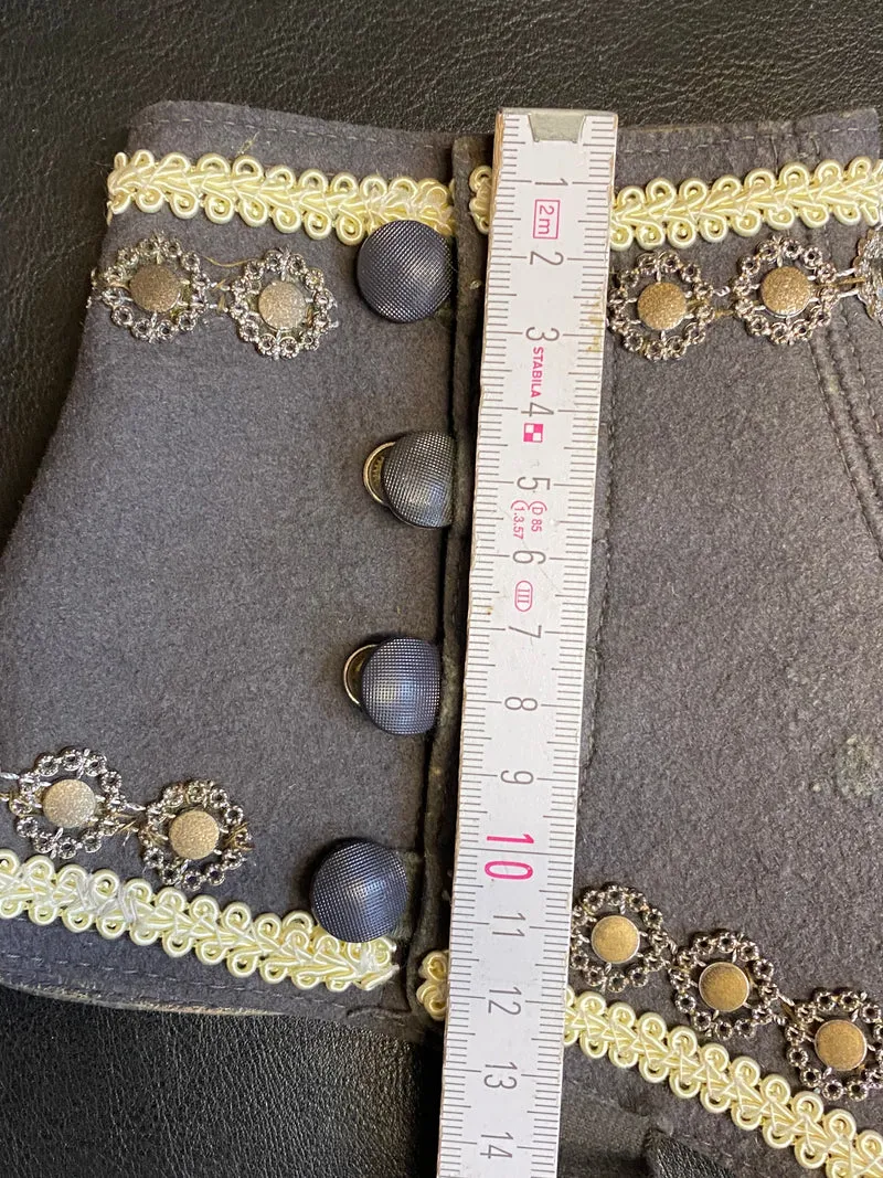 Vintage Steampunk Gamaschen Dunkelgrau – Handveredeltes Unikat