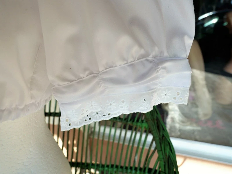 Dirndlbluse, Hess, weiß, halbarm, Knöpfe, Herzausschnitt, Spitze