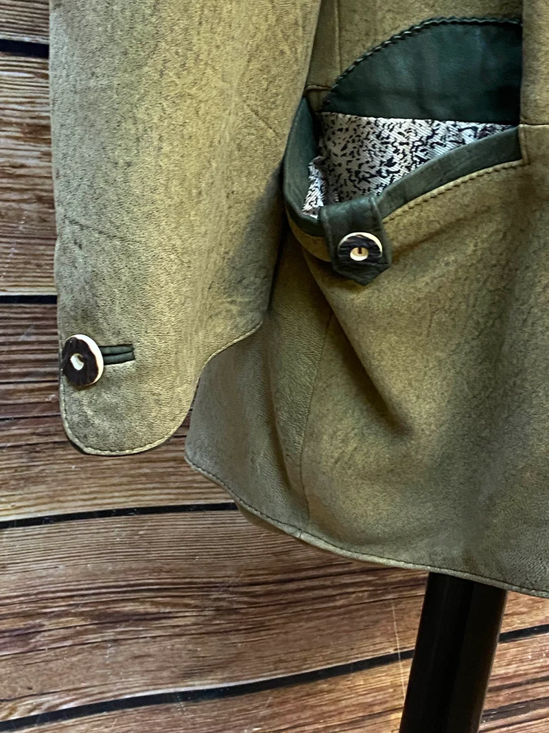 Vintage Trachten Lederjacke Herren Olivgrün mit Stickerei – Größe 58