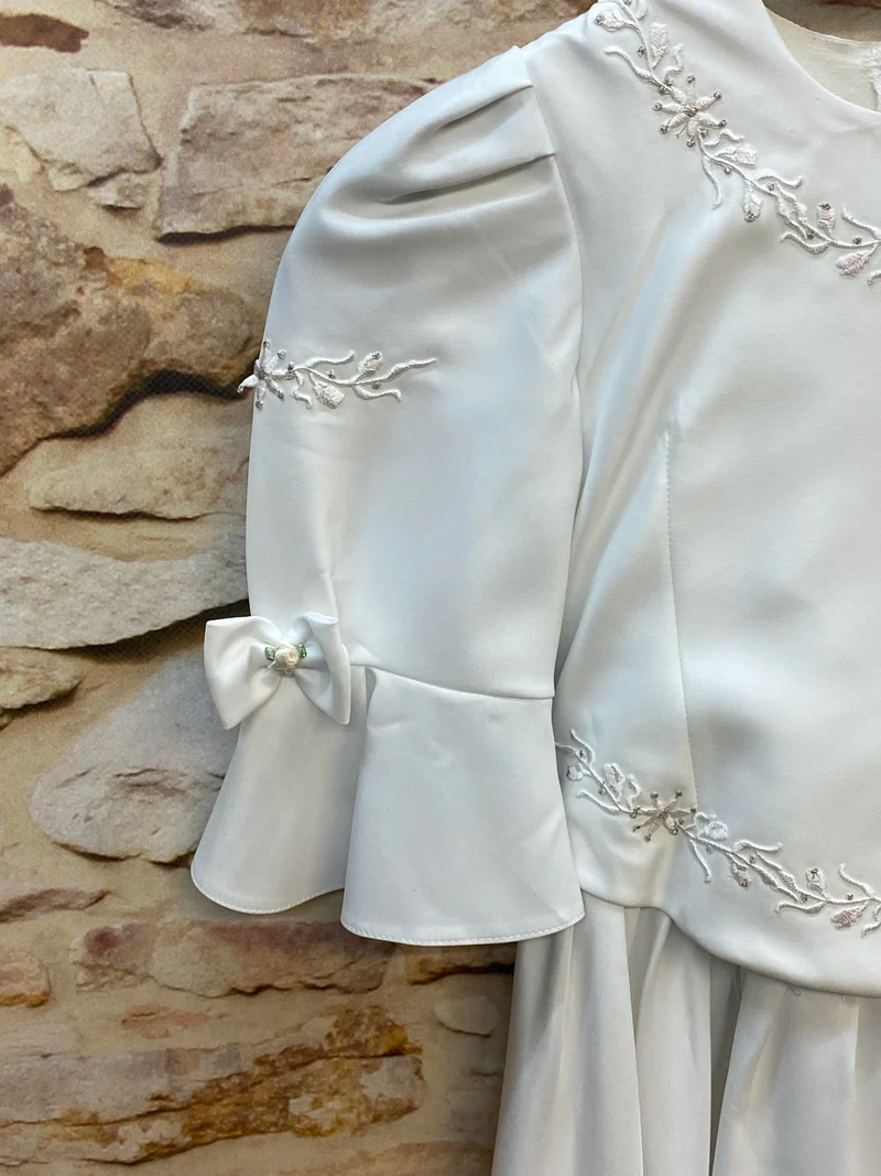 Kommunionkleid mit Stickerei & Volantärmeln – Gr. 134