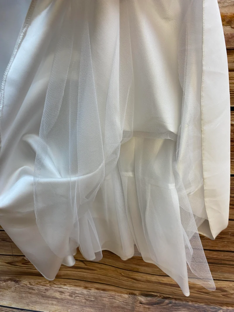 Kommunionkleid mit Stickerei & Volantärmeln – Gr. 134