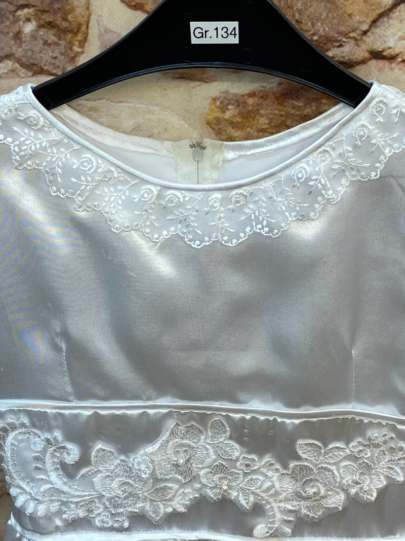 Mädchen Festkleid mit Spitze & Satinschimmer – Gr. 134
