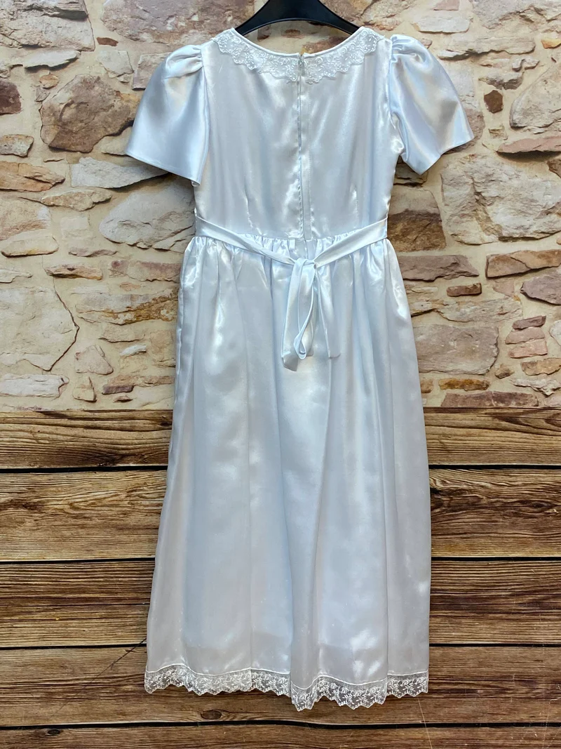 Mädchen Festkleid mit Spitze & Satinschimmer – Gr. 134