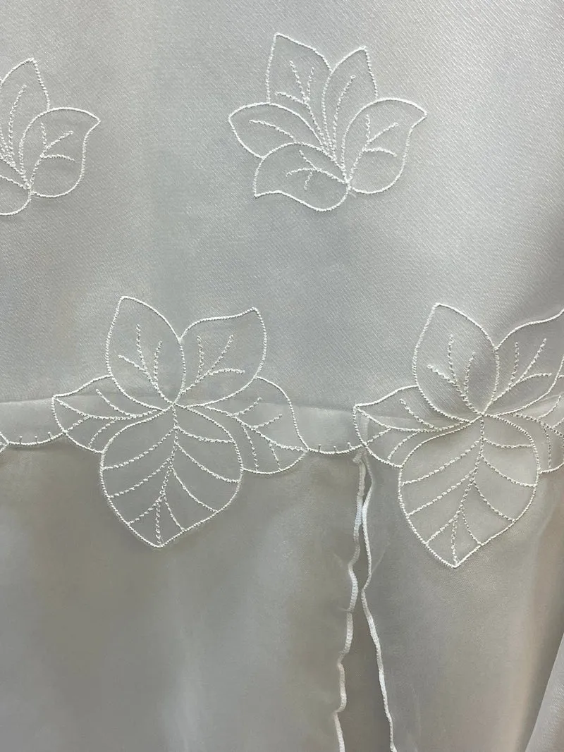 Kommunionkleid weiß mit floraler Stickerei – Gr. 152