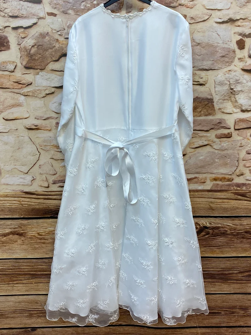 Kommunionkleid weiß mit floraler Stickerei – Gr. 146