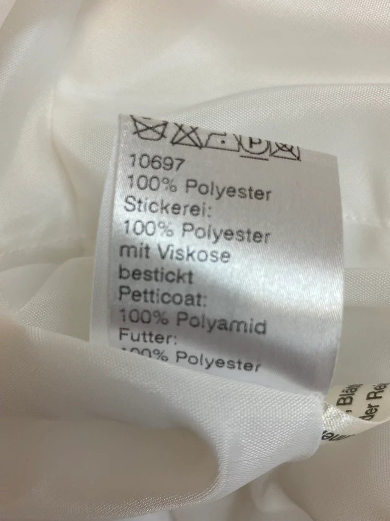 Kommunionkleid weiß mit floraler Stickerei – Gr. 146