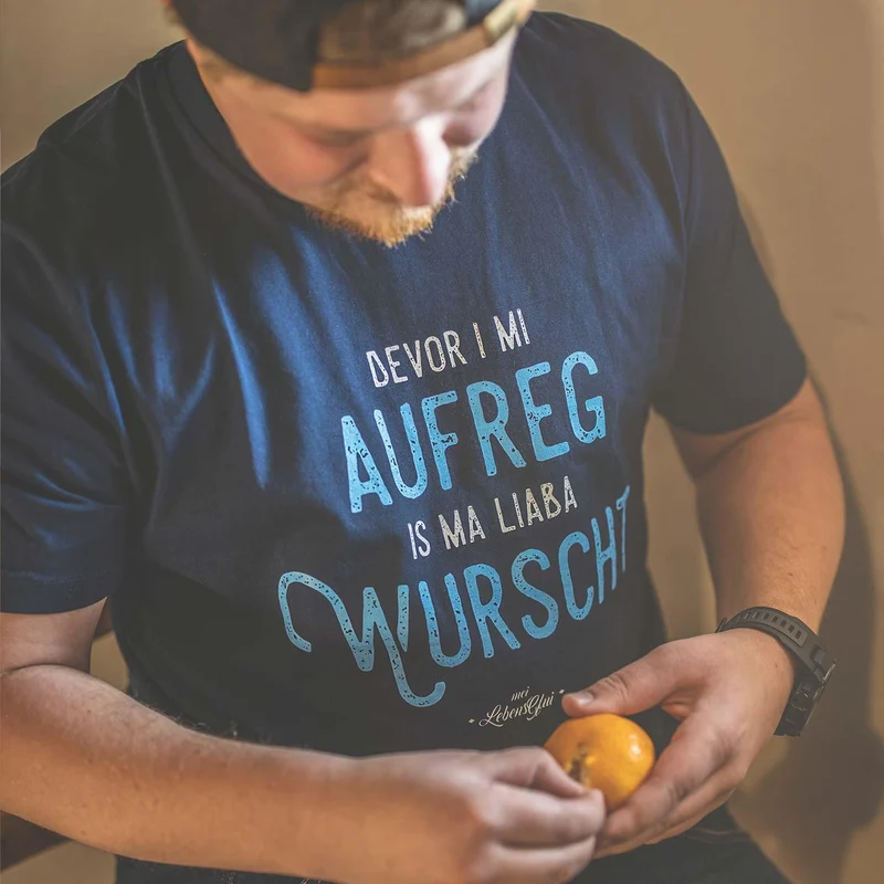 Herren T-Shirt "Bevor i mi aufreg, is ma liaba wurscht"