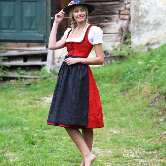 Dirndl Tirolerin aus der "Hoamat" Kollektion von Wenger