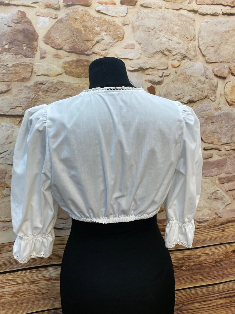 Dirndlbluse Damen Weiß – Klassisch mit Raffung & Spitze (Gr. 40)