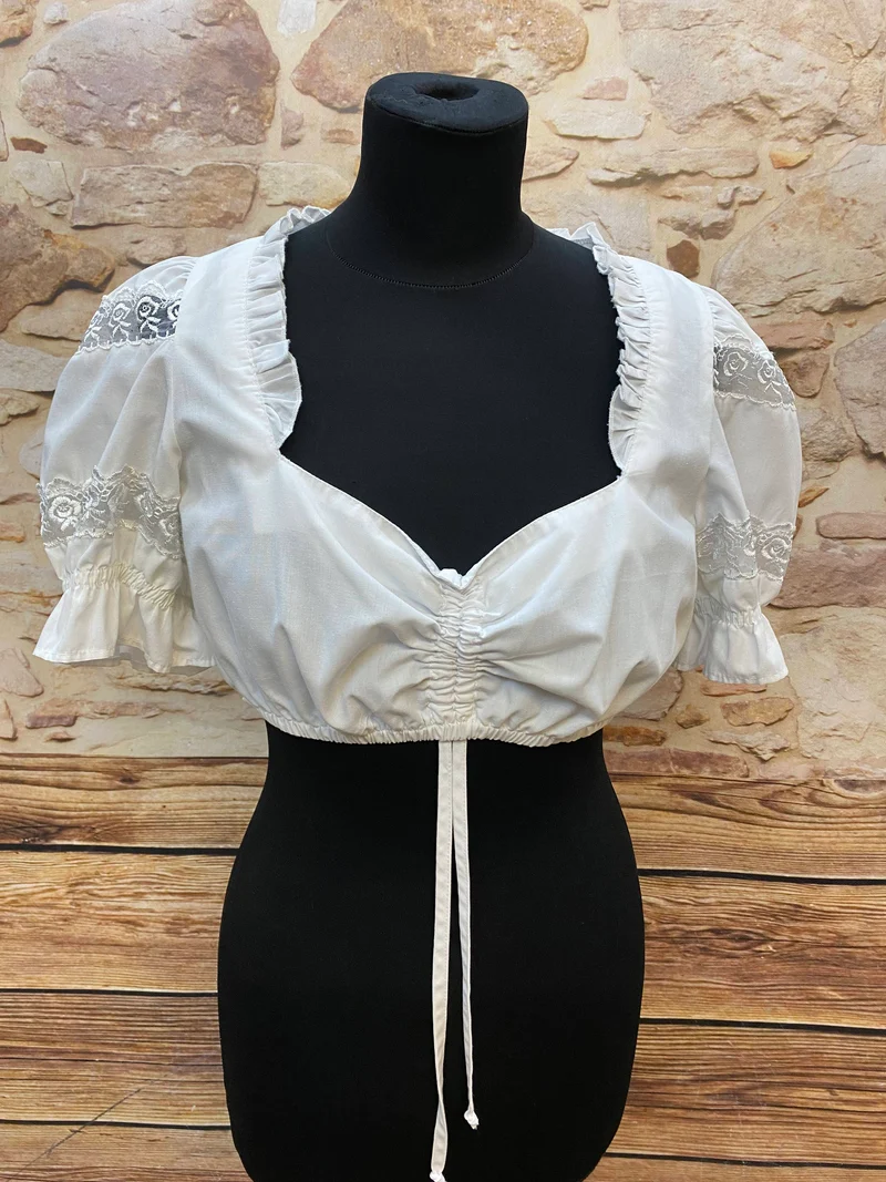 Dirndl mit Schürze und Bluse – Größe 40