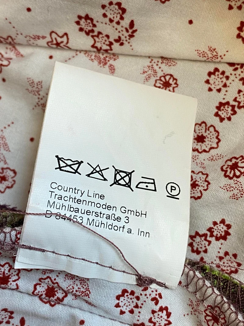 Dirndl mit Schürze und Bluse – Größe 40