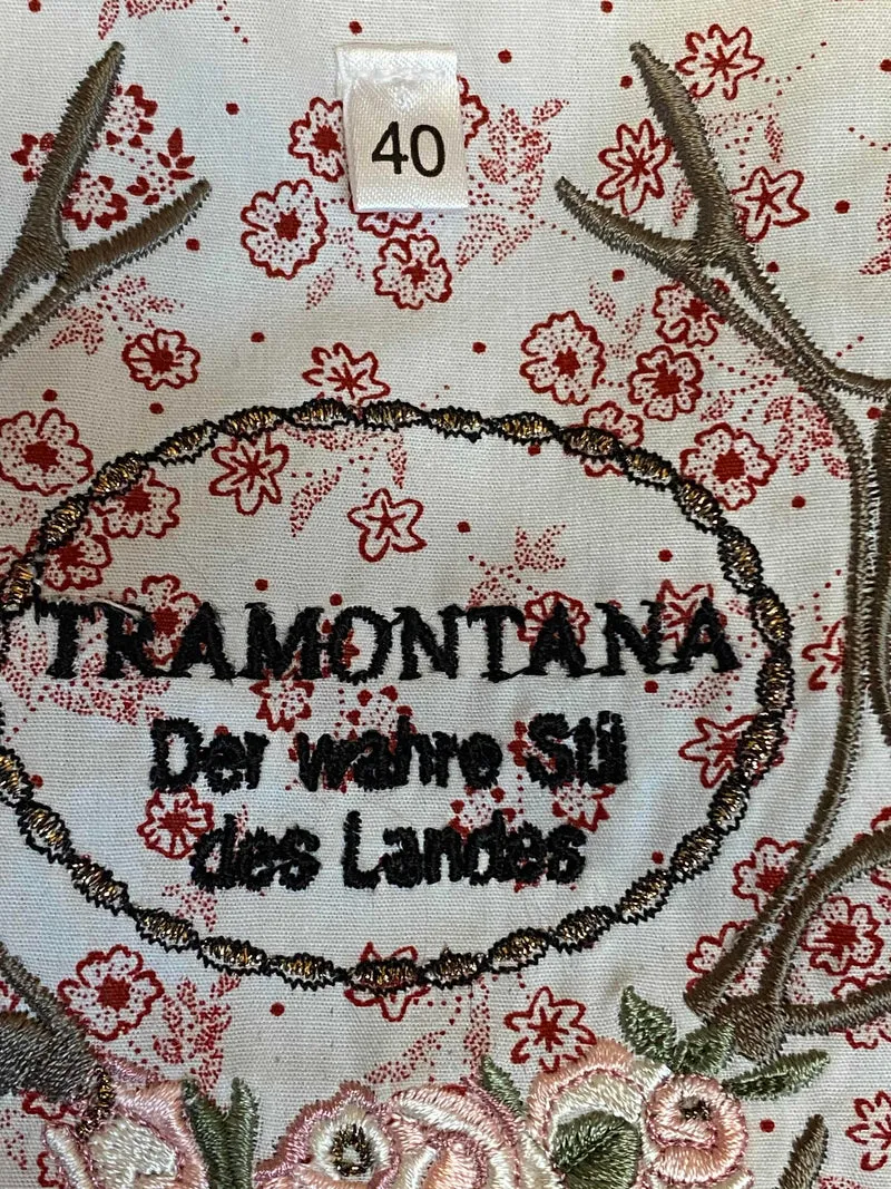 Dirndl mit Schürze und Bluse – Größe 40