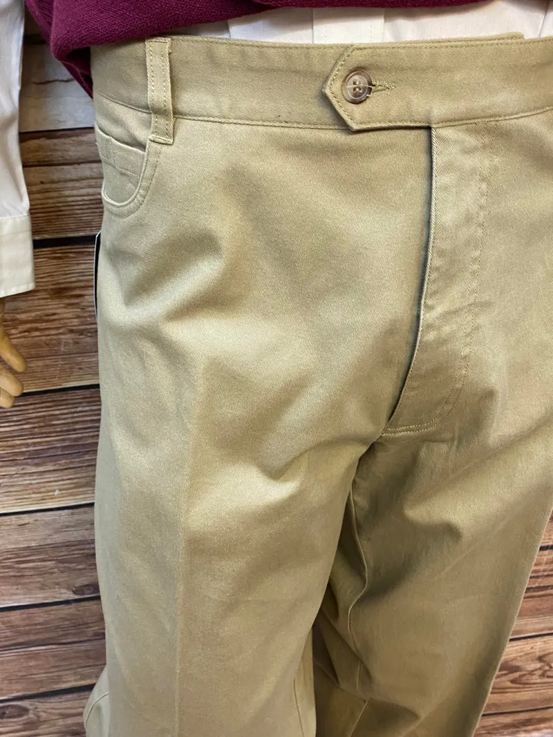 20er-Jahre-Outfit - Größe 60 – Bordeaux Pullunder & Beige Hose mit Schiebermütze