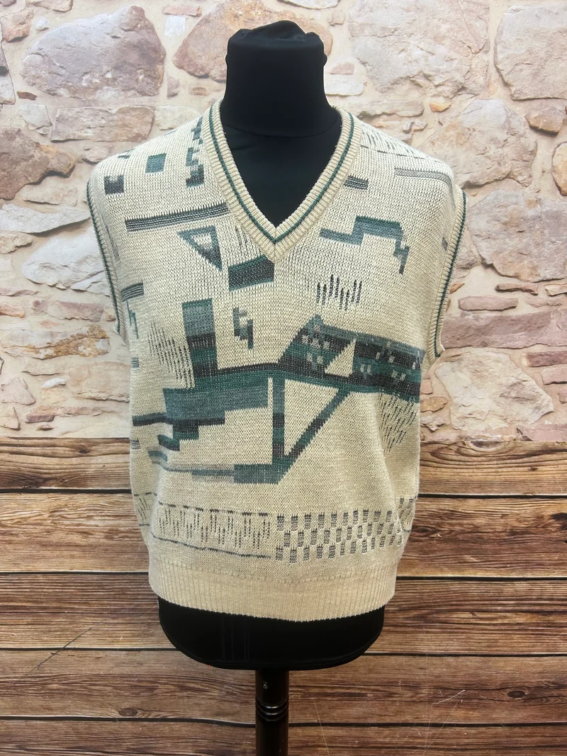 Pullunder Gr. 46 (fällt größer aus) – Vintage-Strick mit Retro-Muster