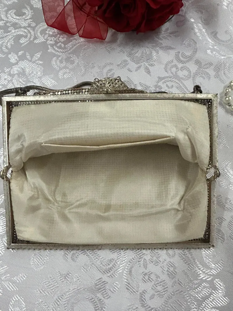Vintage Abendtasche aus Silber-Mesh mit Perlenkette