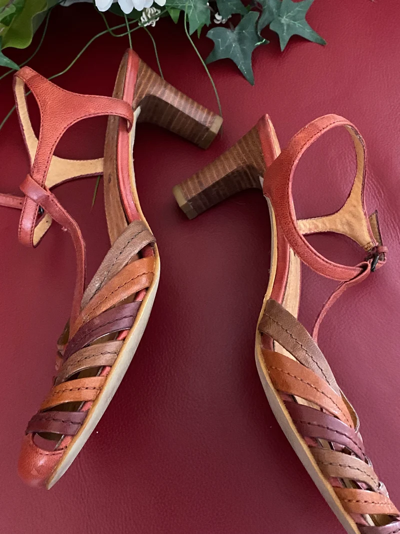 Vintage-Schuhe T-Steg Sandalen – Größe 39