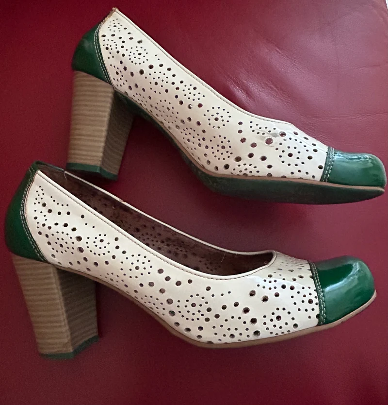Retro-Pumps 41 • Grün & Creme • Leder