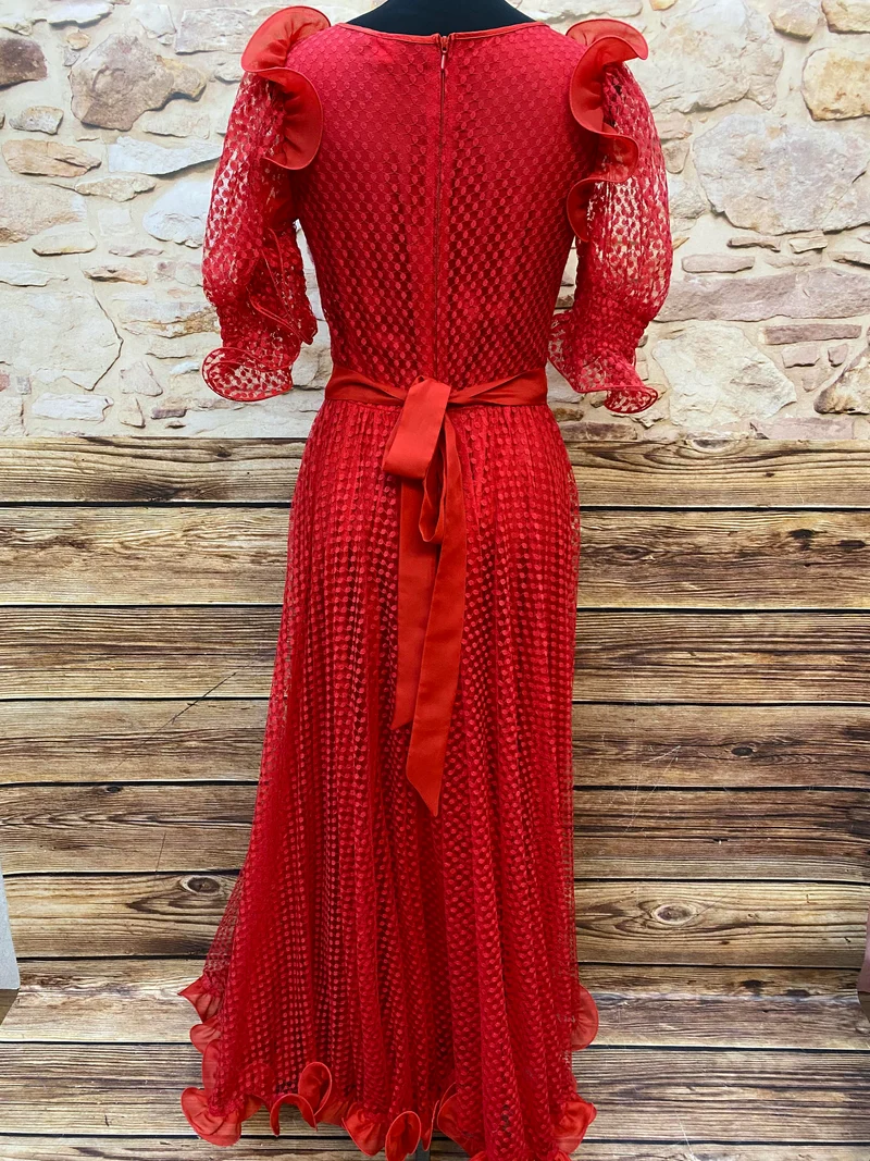 Rotes Rüschen-Maxikleid aus Netzspitze – Gr. 36