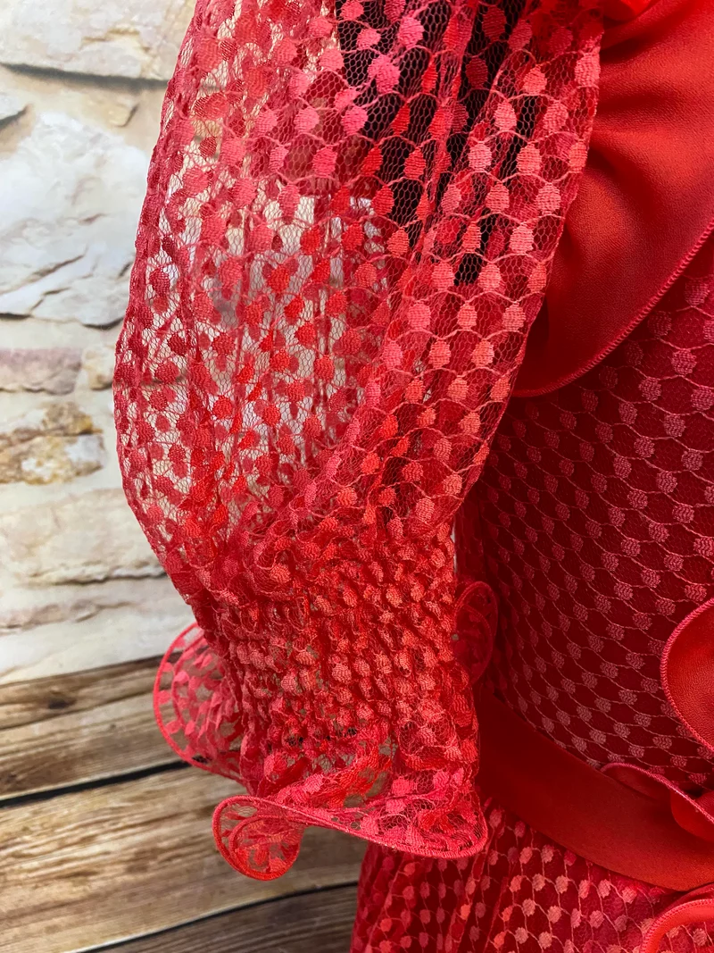 Rotes Rüschen-Maxikleid aus Netzspitze – Gr. 36