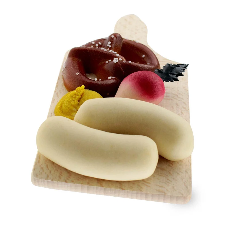 Bayrische Brotzeit (Marzipan) auf Holzbrettl