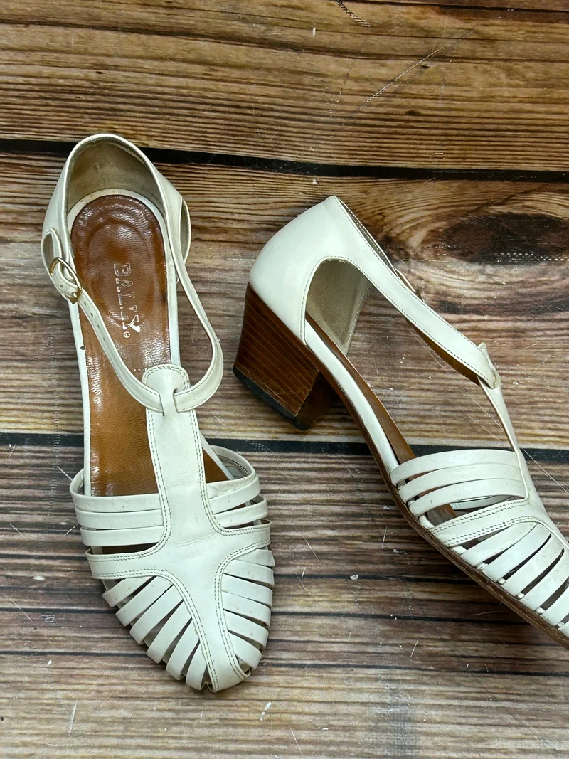 Vintage-Schuhe T-Steg Sandalen aus Leder – Größe 37,5