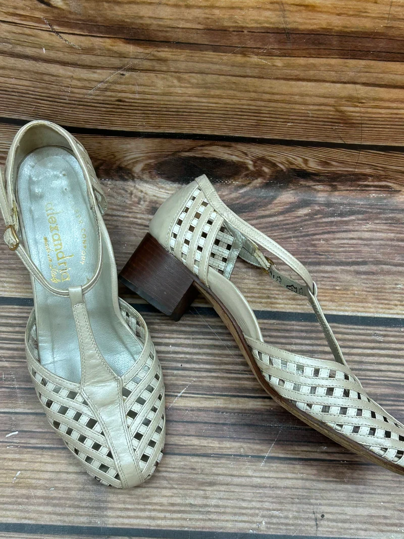 Vintage-Schuhe T-Steg-Sandalen aus Leder – Größe 38,5