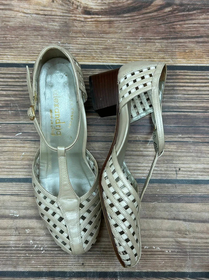 Vintage-Schuhe T-Steg-Sandalen aus Leder – Größe 38,5