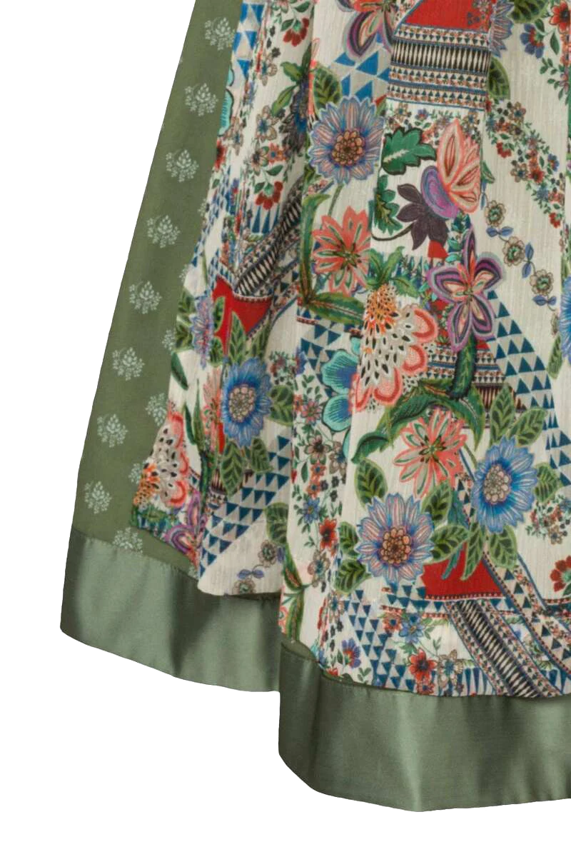 Midi-Dirndl hochgeschlossen