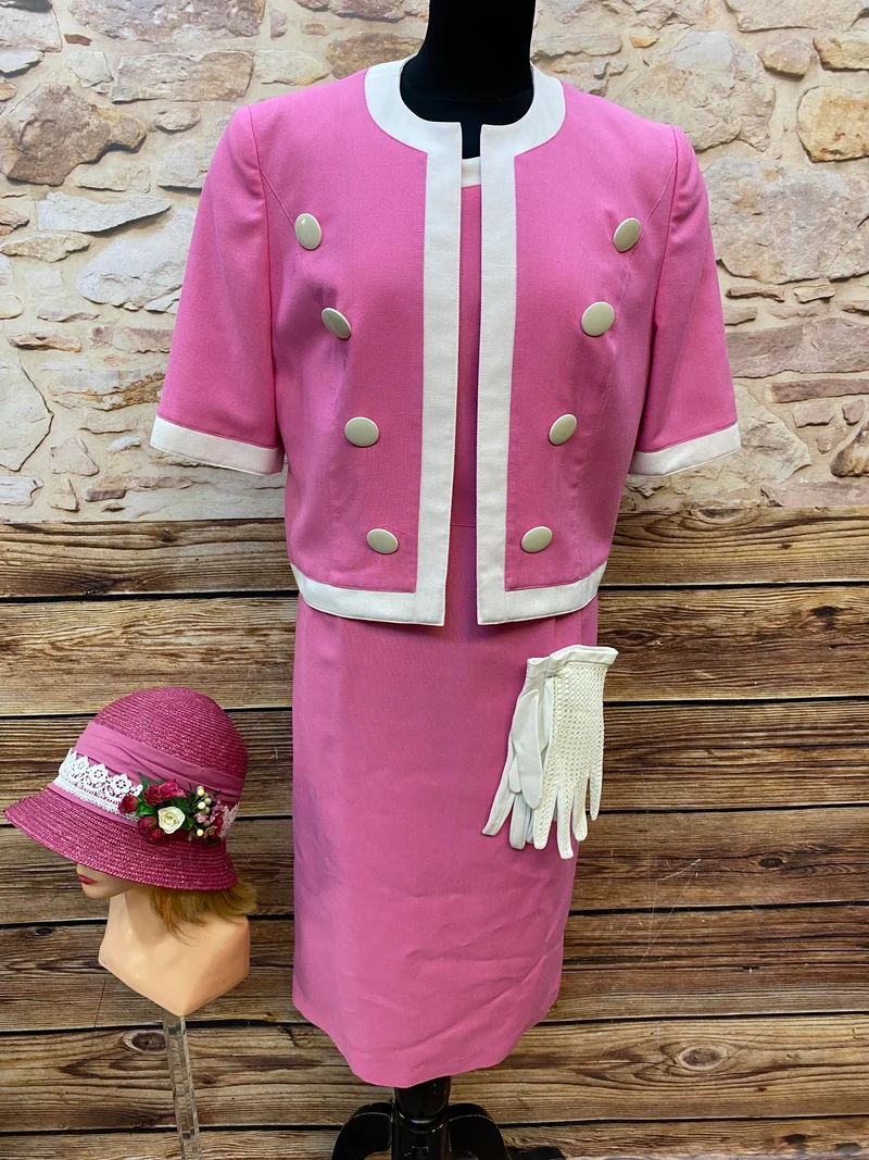 Vintage Damenkostüm in Pink mit Jacke, Hut und Handschuhen Gr. 40/42