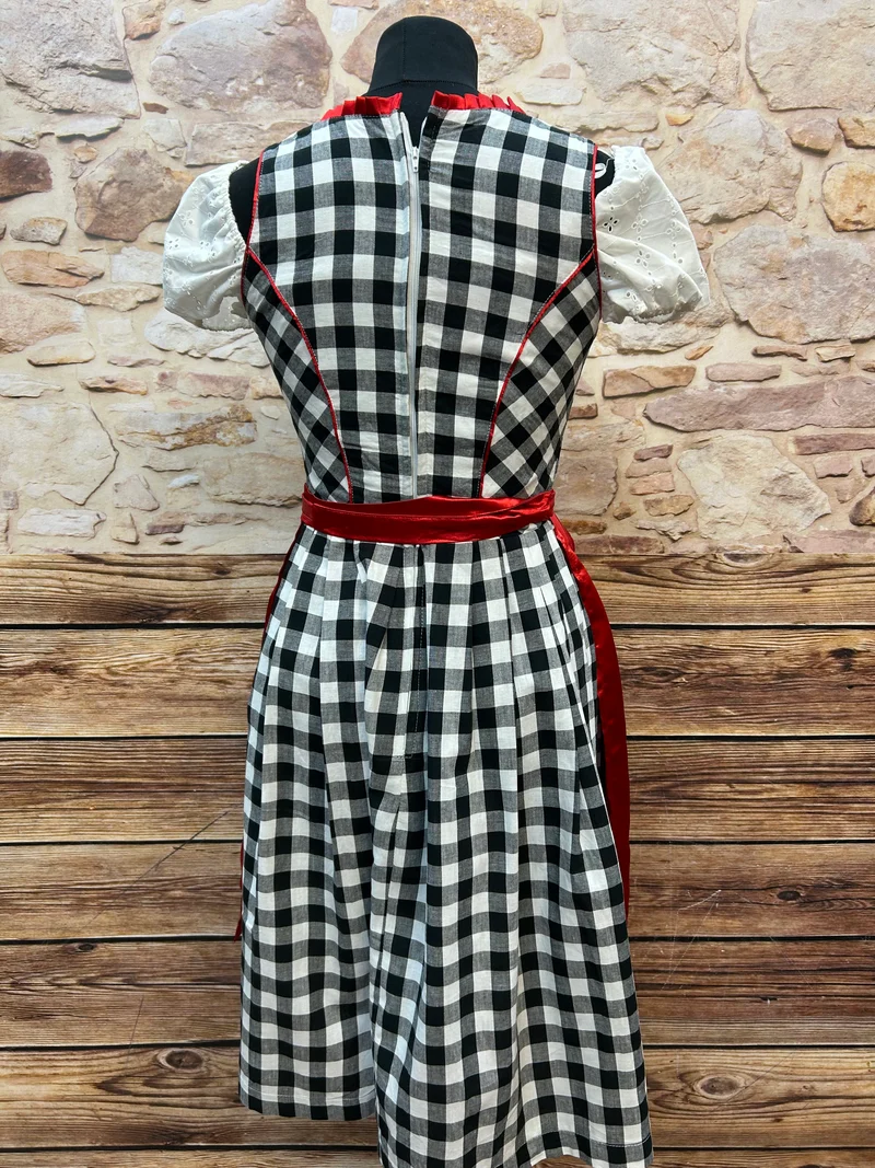 Dirndl rot schwarz – Gr. 34