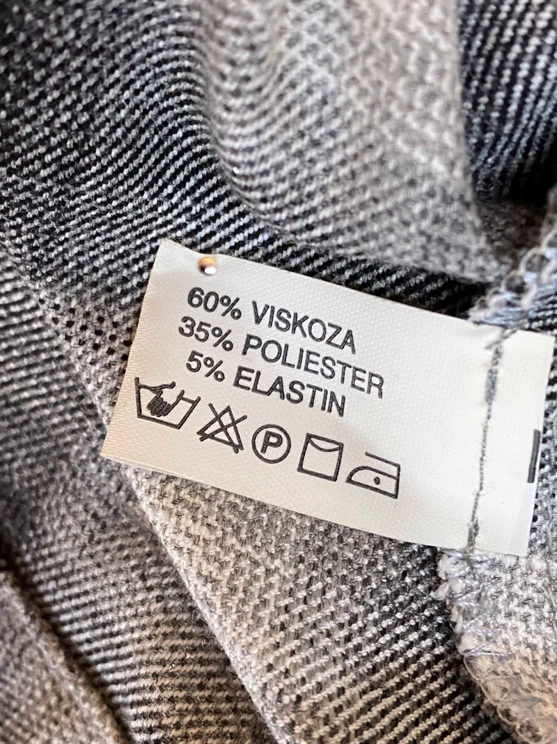 Eleganz in Karomuster: Vintage Damen-Kostüm in Größe 36 (34)