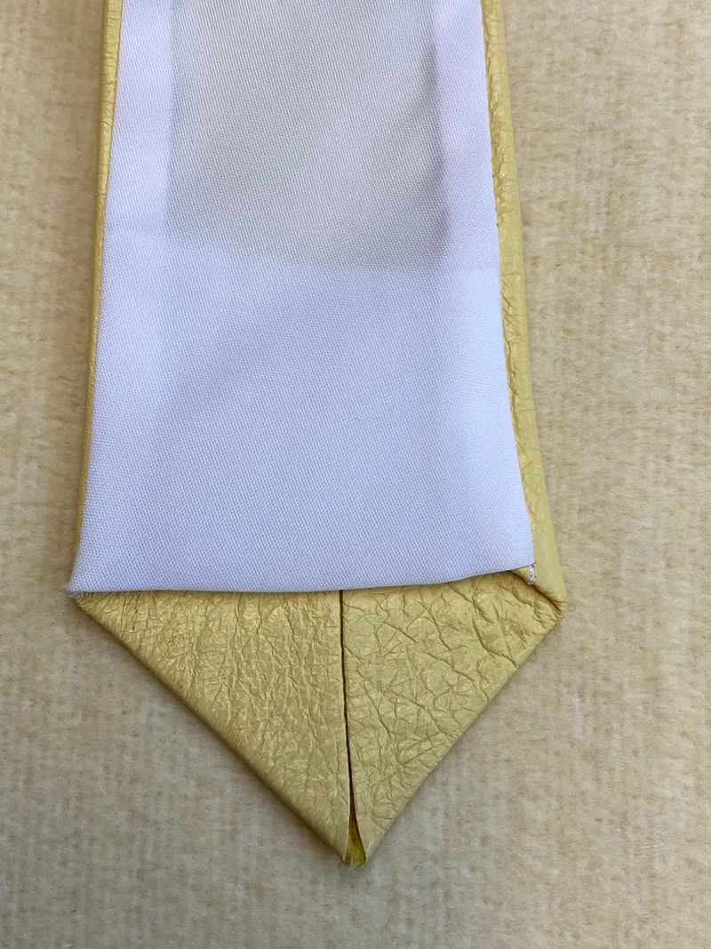 Hellgelbe Vintage-Lederkrawatte – Eleganter Retro-Look